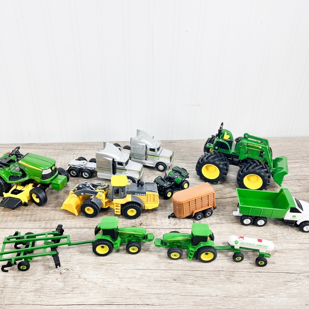 ETRL John Deere Farming Tractors & Accessories Lot of 12 Die-cast 1/64 & Plastic